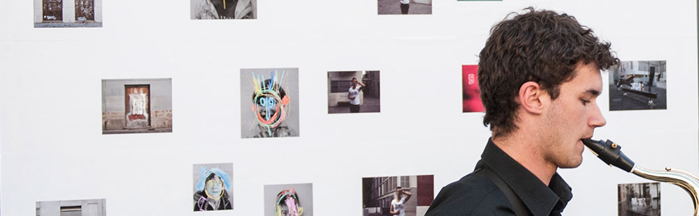 Exposició de fotografia al carrer durant el Berenar de Primavera