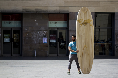 ¿Cómo se hace una tabla de «paddle surf»?