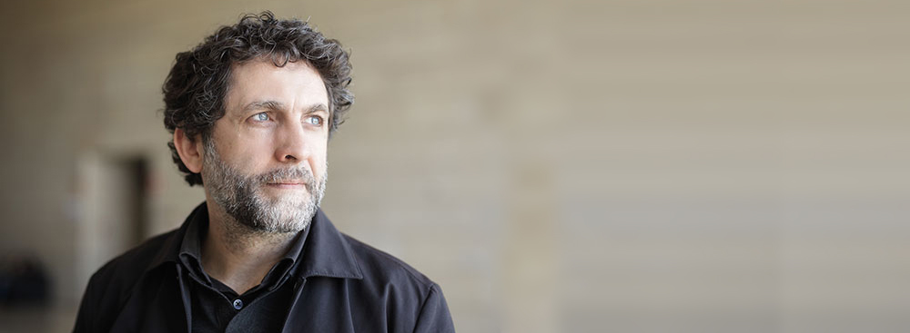 Ibán Ramón reformula el llibret de Falla desde la tipografía