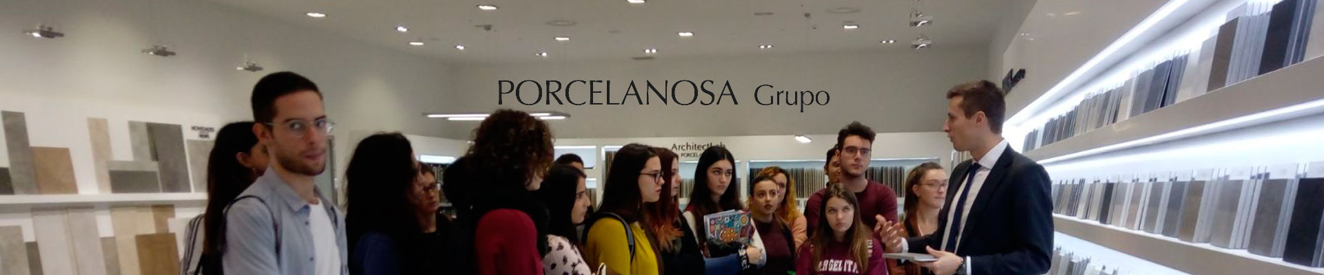 Alumnos de interiores visitan Porcelanosa en Albuixech