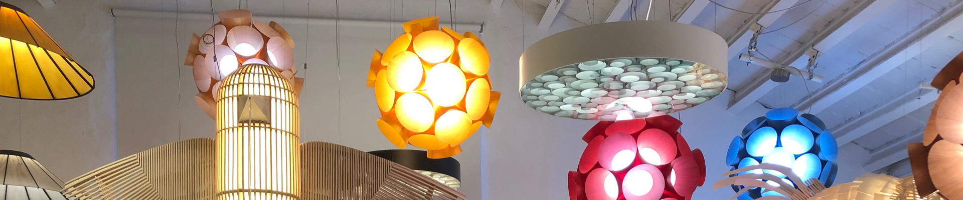 Alumnos del máster en Creatividad y Desarrollo de Producto visitan las empresas LZF Lamps e Indutec.